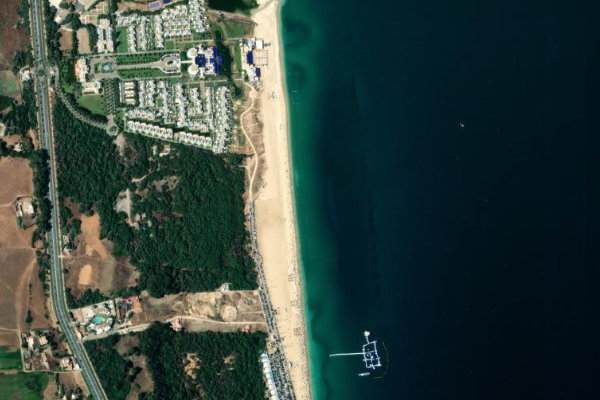 Δορυφορική εικόνα της περιοχής γύρω από Plage almina شاطئ ألمينا