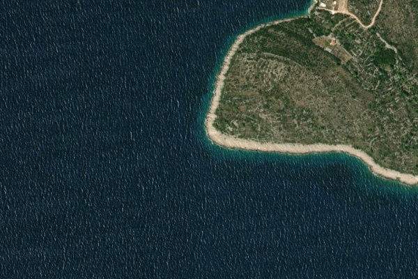 Δορυφορική εικόνα της περιοχής γύρω από Rt Širan