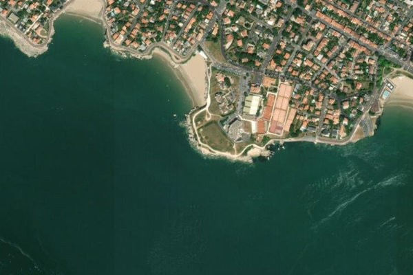 Δορυφορική εικόνα της περιοχής γύρω από Pointe du Chay