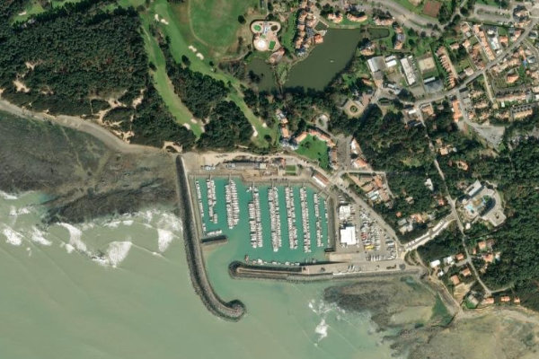 Δορυφορική εικόνα της περιοχής γύρω από Port Bourgenay