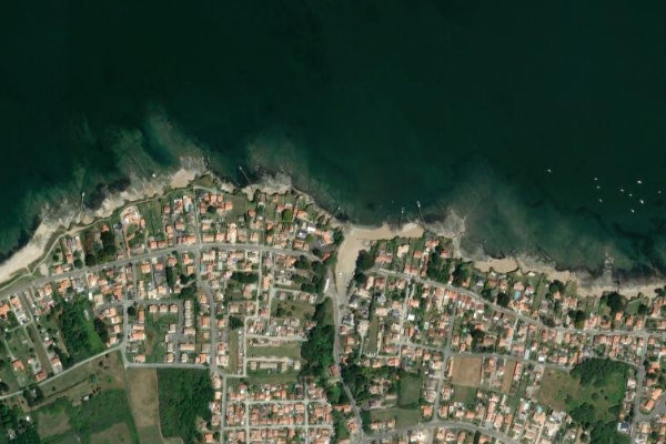 Δορυφορική εικόνα της περιοχής γύρω από La Plaine-sur-Mer · σημείο ψαρέματος από την ακτή