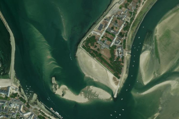 Δορυφορική εικόνα της περιοχής γύρω από Pointe de Pen Bron