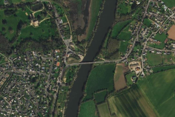 Δορυφορική εικόνα της περιοχής γύρω από la Mayenne (Montreuil-Juigne)