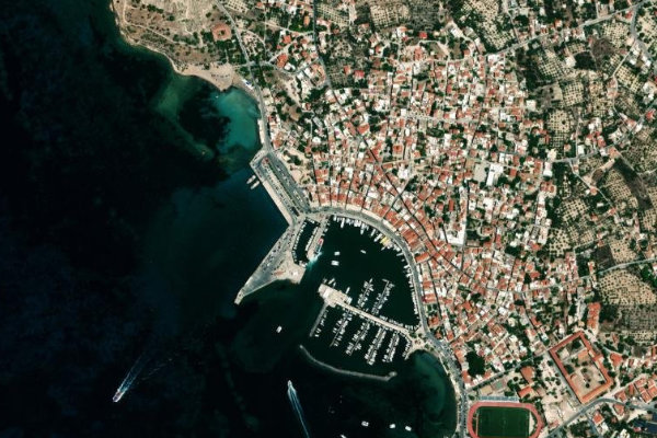 Δορυφορική εικόνα της περιοχής γύρω από Aegina · λιμάνι