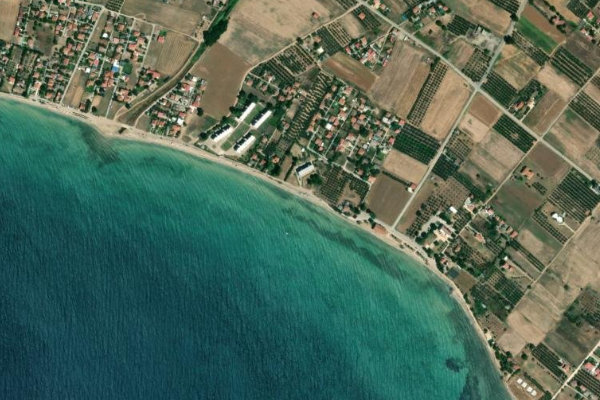 Δορυφορική εικόνα της περιοχής γύρω από Paralía Néas Triglías