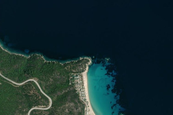 Δορυφορική εικόνα της περιοχής γύρω από Ákra Armenistís