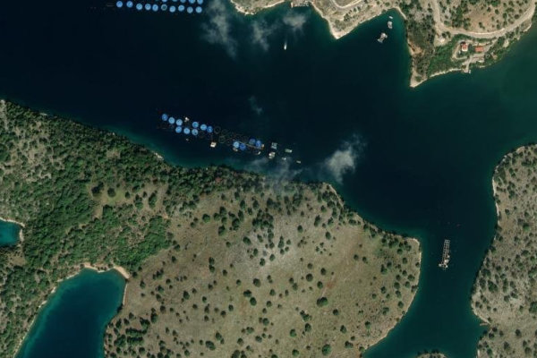 Δορυφορική εικόνα της περιοχής γύρω από Limáni Ágios Panteleímon