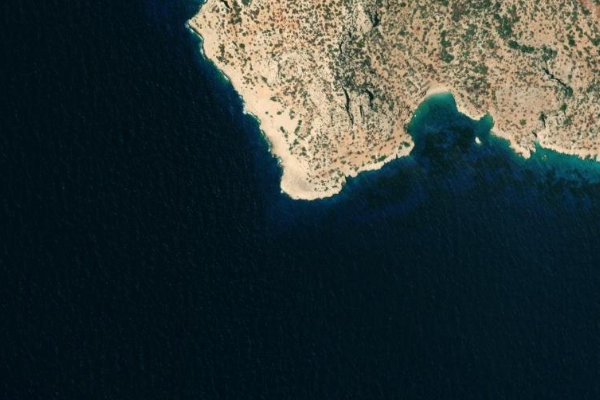 Δορυφορική εικόνα της περιοχής γύρω από Ákra Ilióntas