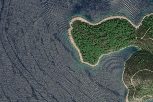 Satellite image of the area around Rt Pelegrin
