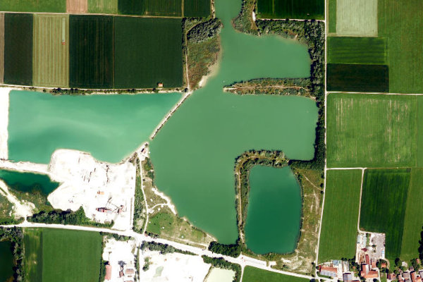 Satellite image of the area around Höglinger Weiher