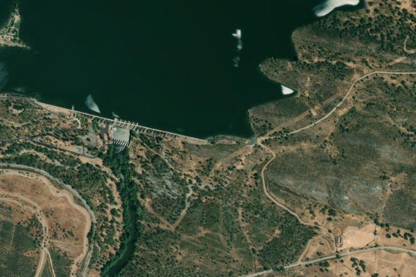 Satellite image of the area around Embalse de Aracena