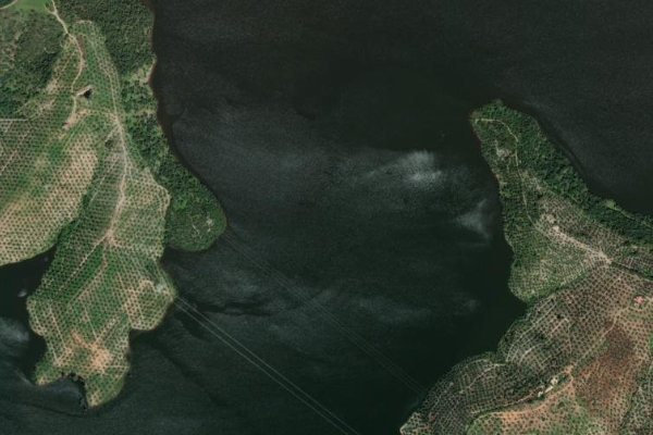 Satellite image of the area around Embalse del Yeguas