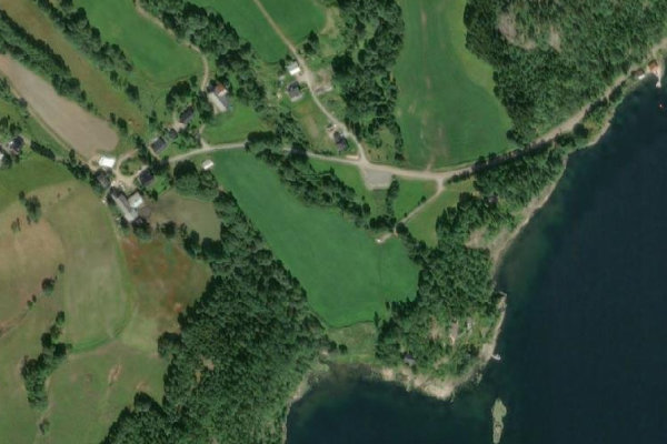 Satellite image of the area around Hamnes · shore