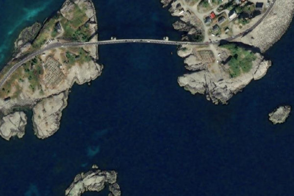 Satellite image of the area around Breisundet