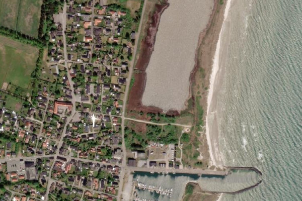 Satellite image of the area around Slip (Hou)