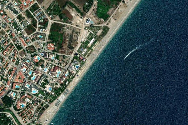 Satellite image of the area around Blauhimmel beach