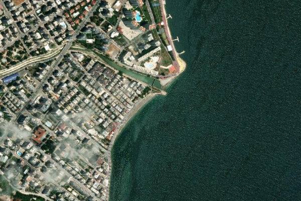 Satellite image of the area around Plaj (Mezitli)