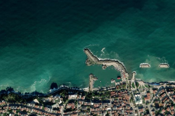 Satellite image of the area around Akçakoca Limanı Dış Mendireği