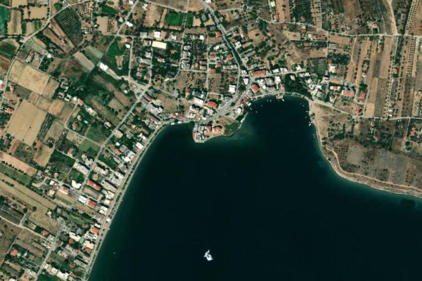 Satellite image of the area around Levkandíon