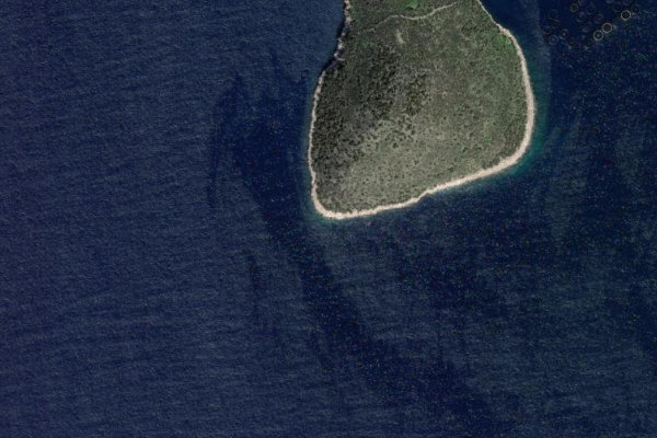 Satellite image of the area around Ákra Íria