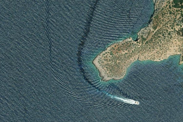 Satellite image of the area around Ákra Pátos