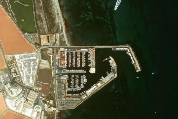 Imagen de satélite del entorno de Torrevieja · sector de muelle