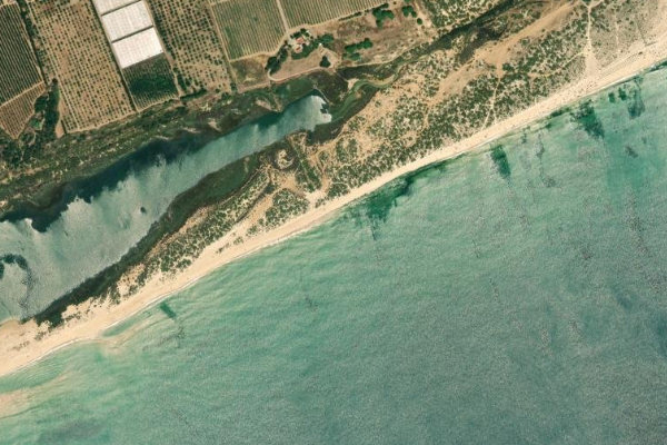 Imagen de satélite del entorno de Ayamonte · sector de acantilado rocoso