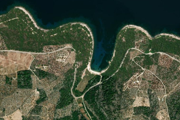 Imagen de satélite del entorno de Postira