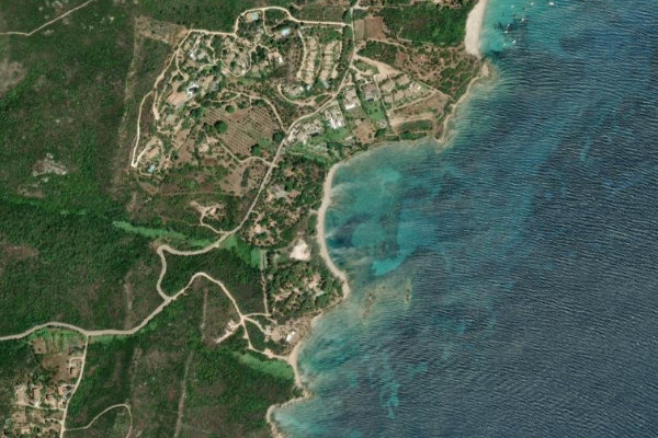 Imagen de satélite del entorno de Cara Longu