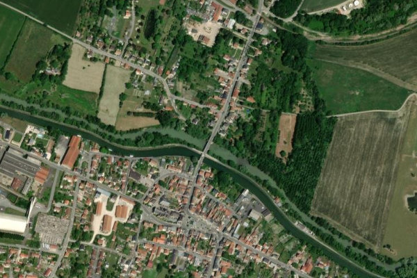 Imagen de satélite del entorno de L'Aisne (Attigny)