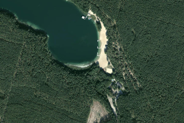 Imagen de satélite del entorno de Lake Plotki (Piła)