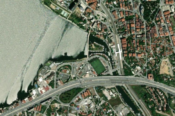 Imagen de satélite del entorno de Küçükçekmece Lagün Parkı