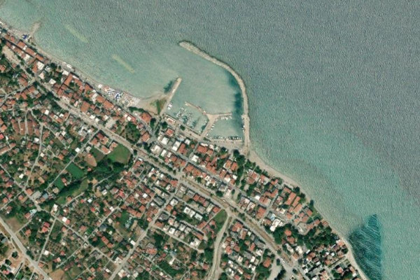 Imagen de satélite del entorno de Platamonas · puerto