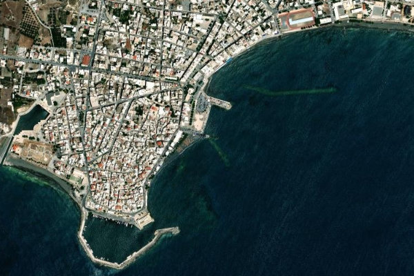 Imagen de satélite del entorno de Ierapetra · puerto