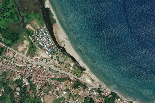 Imagen de satélite del entorno de Stomio Beach