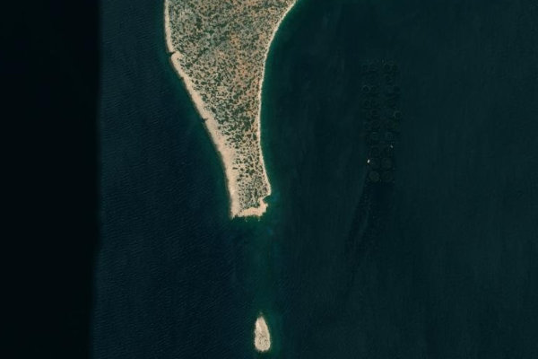 Imagen de satélite del entorno de Ákra Tráchilos