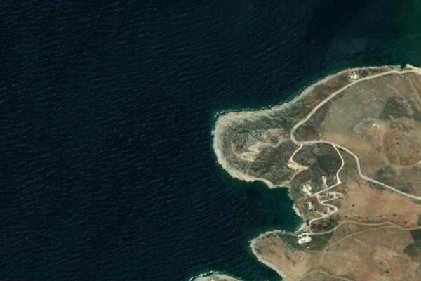 Imagen de satélite del entorno de Ákra Tarsanás