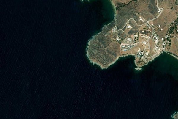 Imagen de satélite del entorno de Ákra Fsínos