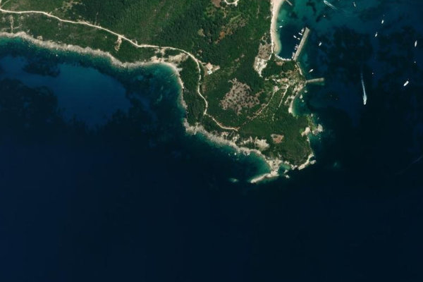 Imagen de satélite del entorno de Ákra Keladió