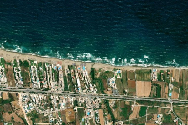 Imagen de satélite del entorno de Kavroú Réma
