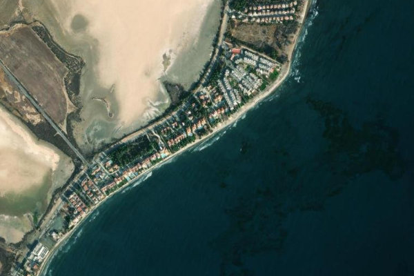 Imagen de satélite del entorno de Lárnaca · punto de acceso a la costa 813