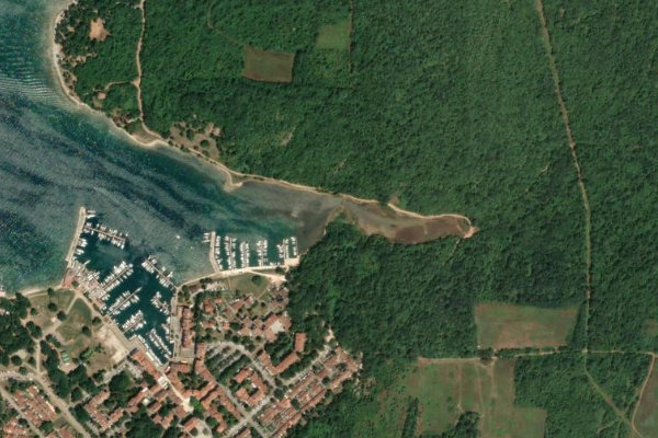 Image satellite des environs de Červar Porat