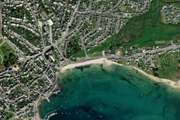 Image satellite des environs de Plage de la Côte Rouge
