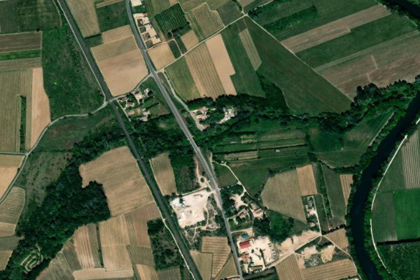 Image satellite des environs de La Tave (Laudun-L'Ardoise)