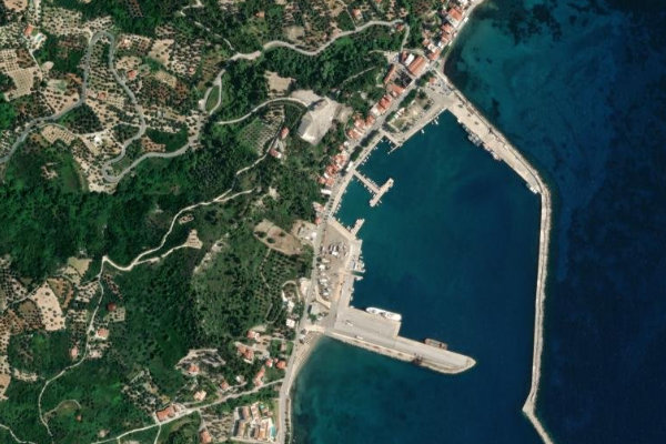Image satellite des environs de Kymi · port