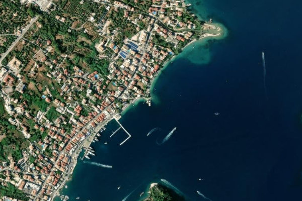 Image satellite des environs de Nydri · port