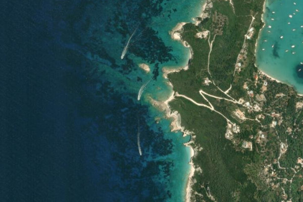 Image satellite des environs de Ákra Latérna