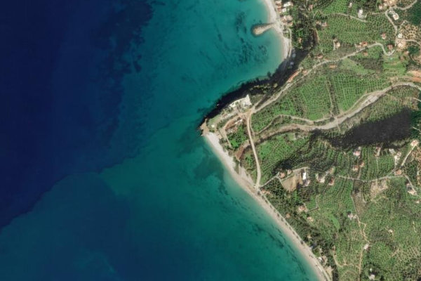 Image satellite des environs de Ákra Sántava