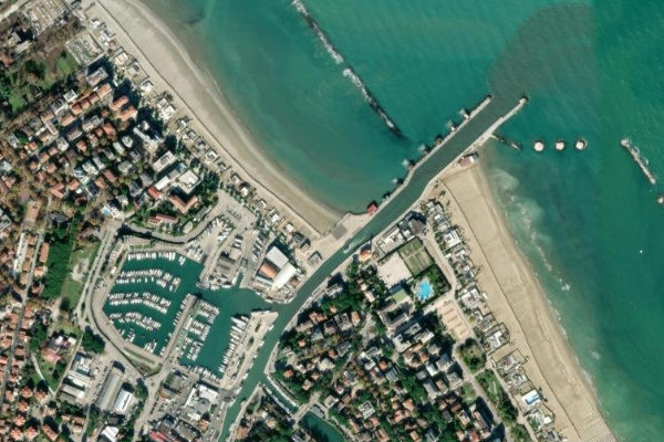 Immagine satellitare dei dintorni di Cesenatico · settore di foce del canale