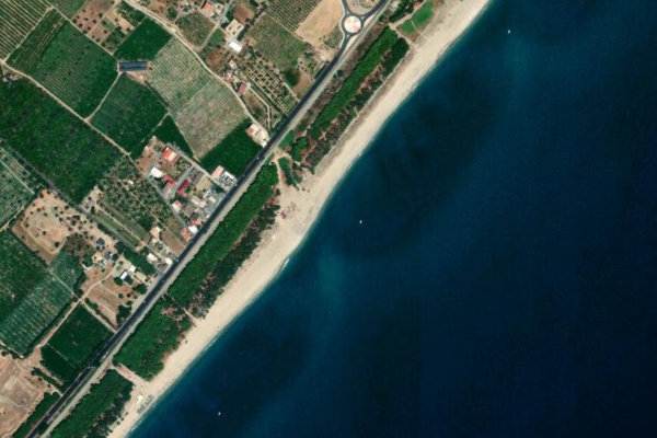 Immagine satellitare dei dintorni di Locri · settore di foce del canale